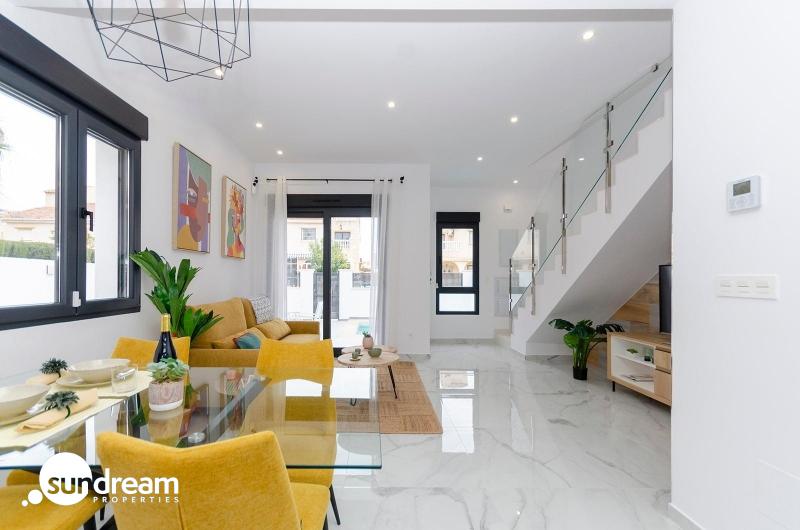 VILLA DE NUEVA CONSTRUCCIÓN DE 3 DORMITORIOS EN TORREVIEJA