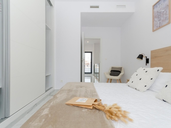 VILLA DE NUEVA CONSTRUCCIÓN DE 3 DORMITORIOS EN TORREVIEJA