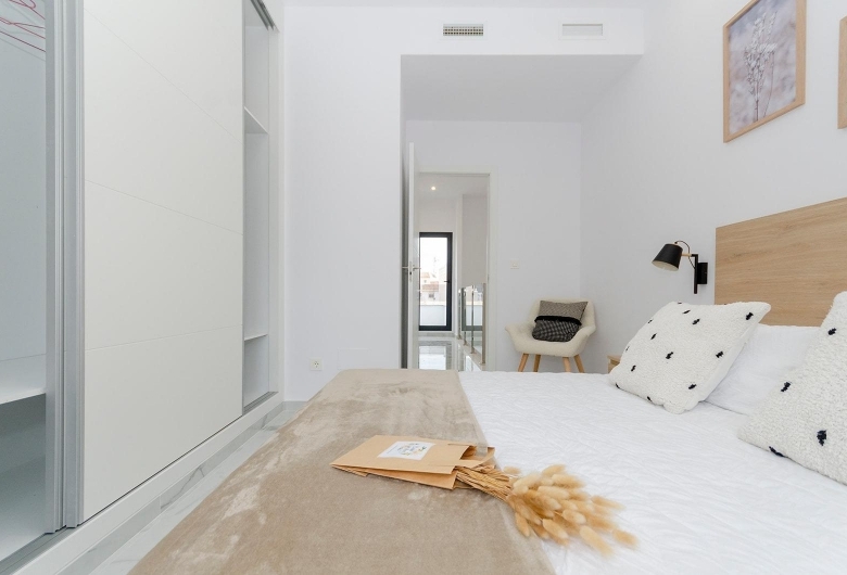 VILLA DE NUEVA CONSTRUCCIÓN DE 3 DORMITORIOS EN TORREVIEJA