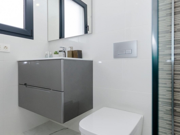 VILLA DE NUEVA CONSTRUCCIÓN DE 3 DORMITORIOS EN TORREVIEJA