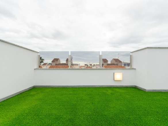 VILLA DE NUEVA CONSTRUCCIÓN DE 3 DORMITORIOS EN TORREVIEJA