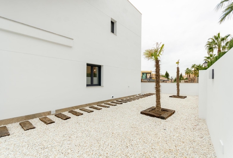 VILLA DE NUEVA CONSTRUCCIÓN DE 3 DORMITORIOS EN TORREVIEJA