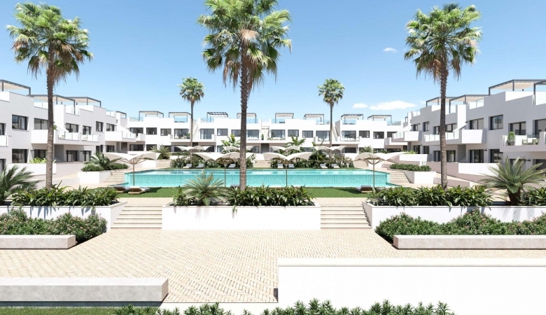 BUNGALOW DE PLANTA ALTA CON 2 DORM. CON VISTAS A LA LAGUNA ROSA EN LOS BALCONES(TORREVIEJA)