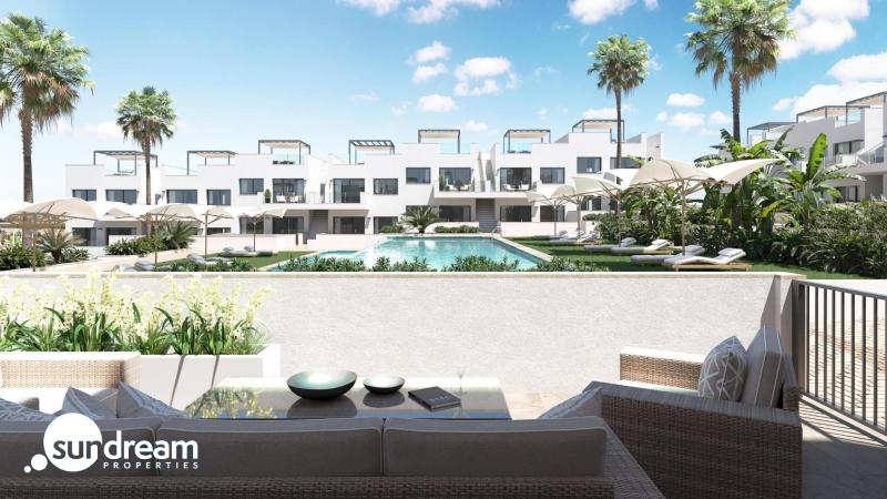 BUNGALOW DE PLANTA ALTA CON 2 DORM. CON VISTAS A LA LAGUNA ROSA EN LOS BALCONES(TORREVIEJA)