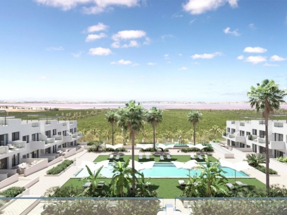 BUNGALOW DE PLANTA ALTA CON 2 DORM. CON VISTAS A LA LAGUNA ROSA EN LOS BALCONES(TORREVIEJA)
