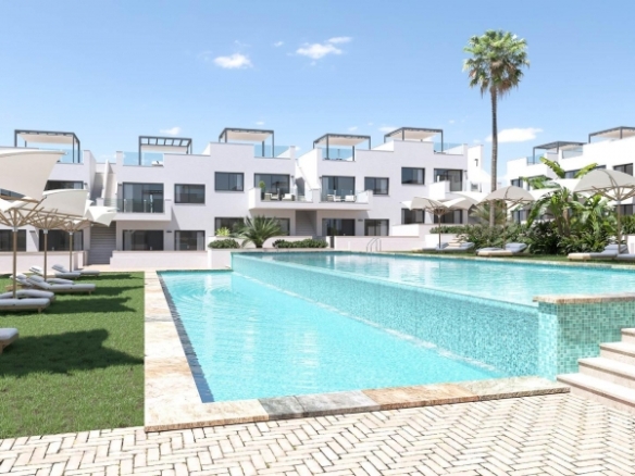 BUNGALOW DE PLANTA ALTA CON 2 DORM. CON VISTAS A LA LAGUNA ROSA EN LOS BALCONES(TORREVIEJA)