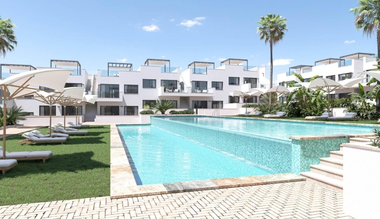 BUNGALOW DE PLANTA ALTA CON 2 DORM. CON VISTAS A LA LAGUNA ROSA EN LOS BALCONES(TORREVIEJA)