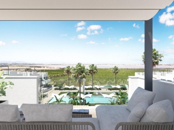 BUNGALOW DE PLANTA ALTA CON 2 DORM. CON VISTAS A LA LAGUNA ROSA EN LOS BALCONES(TORREVIEJA)