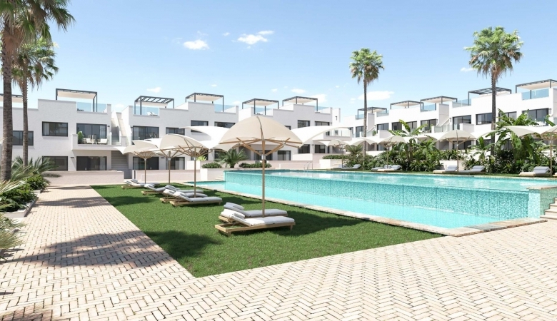 BUNGALOW DE PLANTA ALTA CON 2 DORM. CON VISTAS A LA LAGUNA ROSA EN LOS BALCONES(TORREVIEJA)