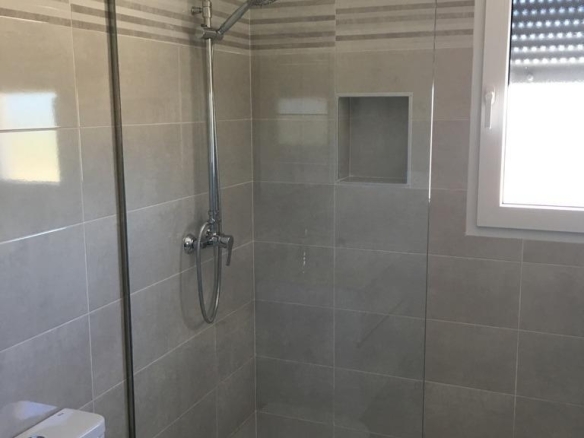 VILLA DE ESTILO TRADICIONAL DE 3 DORMITORIOS DE NUEVA CONSTRUCCIÓN  EN PINOSO