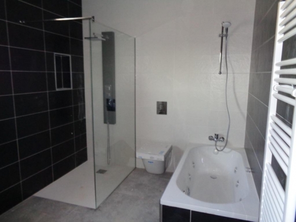 VILLA MODERNA EN UNA SOLA PLANTA DE 3 DORMITORIOS DE NUEVA CONSTRUCCIÓN EN PINOSO