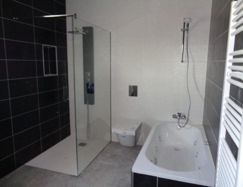 VILLA MODERNA EN UNA SOLA PLANTA DE 3 DORMITORIOS DE NUEVA CONSTRUCCIÓN EN PINOSO
