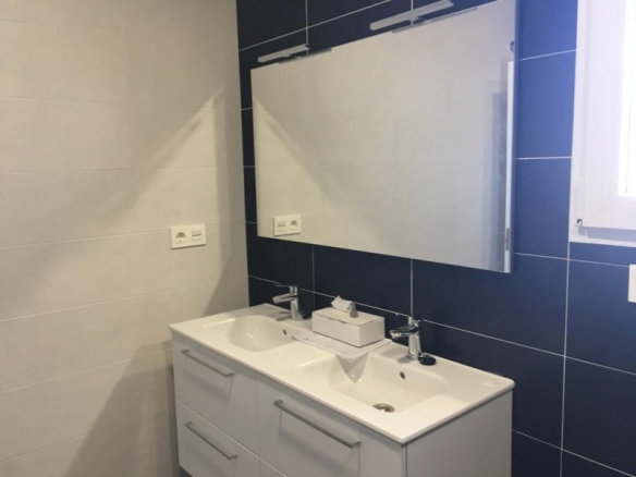 VILLA MODERNA EN UNA SOLA PLANTA DE 3 DORMITORIOS DE NUEVA CONSTRUCCIÓN EN PINOSO