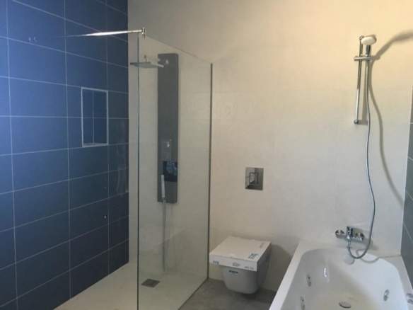 VILLA MODERNA EN UNA SOLA PLANTA DE 3 DORMITORIOS DE NUEVA CONSTRUCCIÓN EN PINOSO