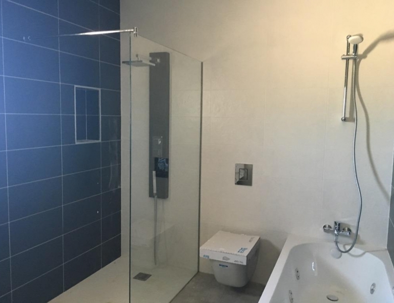 VILLA MODERNA EN UNA SOLA PLANTA DE 3 DORMITORIOS DE NUEVA CONSTRUCCIÓN EN PINOSO