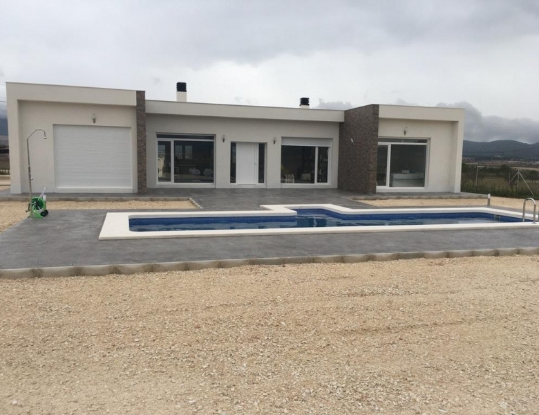 VILLA MODERNA EN UNA SOLA PLANTA DE 3 DORMITORIOS DE NUEVA CONSTRUCCIÓN EN PINOSO