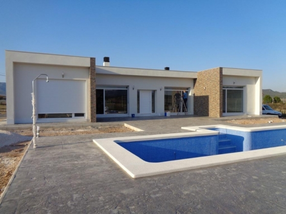 VILLA MODERNA EN UNA SOLA PLANTA DE 3 DORMITORIOS DE NUEVA CONSTRUCCIÓN EN PINOSO