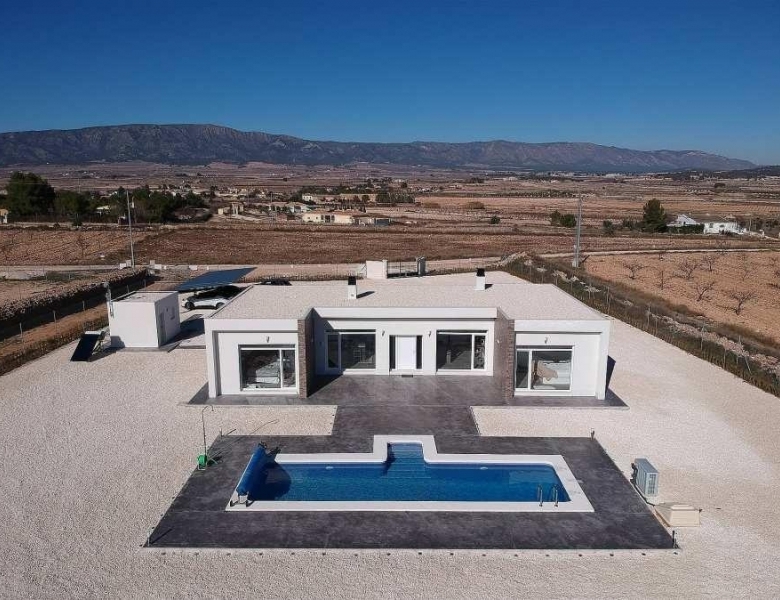 VILLA MODERNA EN UNA SOLA PLANTA DE 3 DORMITORIOS DE NUEVA CONSTRUCCIÓN EN PINOSO