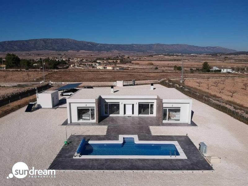 VILLA MODERNA EN UNA SOLA PLANTA DE 3 DORMITORIOS DE NUEVA CONSTRUCCIÓN EN PINOSO