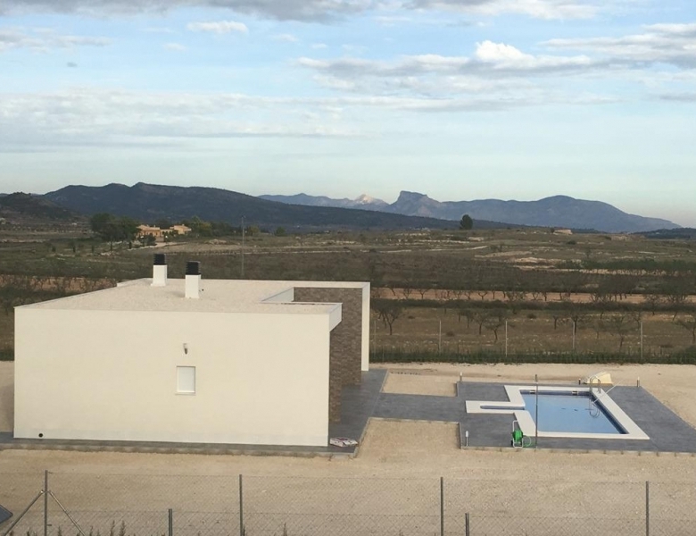 VILLA MODERNA EN UNA SOLA PLANTA DE 3 DORMITORIOS DE NUEVA CONSTRUCCIÓN EN PINOSO