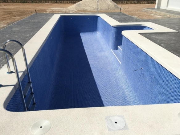 VILLA MODERNA EN UNA SOLA PLANTA DE 3 DORMITORIOS DE NUEVA CONSTRUCCIÓN EN PINOSO