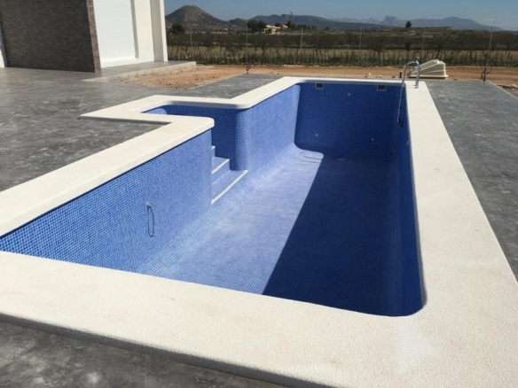 VILLA MODERNA EN UNA SOLA PLANTA DE 3 DORMITORIOS DE NUEVA CONSTRUCCIÓN EN PINOSO