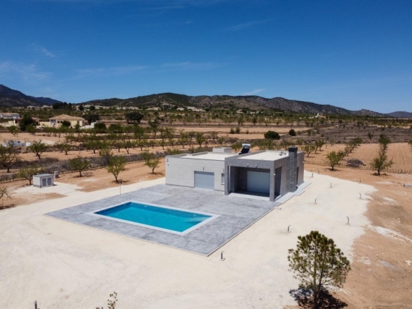 VILLA MODERNA EN UNA SOLA PLANTA DE 3 DORMITORIOS DE NUEVA CONSTRUCCIÓN EN PINOSO
