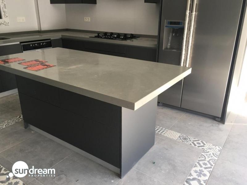 VILLA MODERNA EN UNA SOLA PLANTA DE 3 DORMITORIOS DE NUEVA CONSTRUCCIÓN EN PINOSO