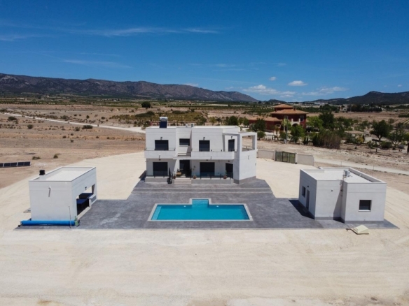 VILLA MODERNA DE 2 PLANTAS DE 4 DORMITORIOS DE NUEVA CONSTRUCCIÓN EN PINOSO