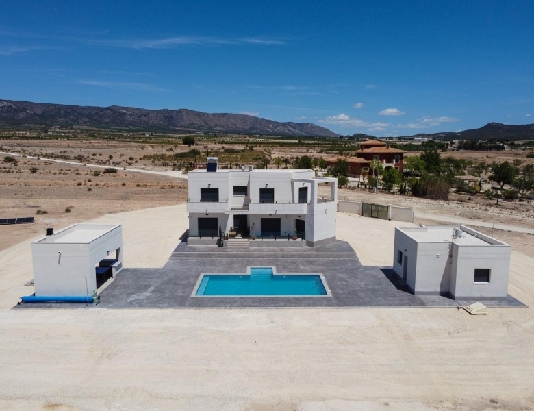 VILLA MODERNA DE 2 PLANTAS DE 4 DORMITORIOS DE NUEVA CONSTRUCCIÓN EN PINOSO