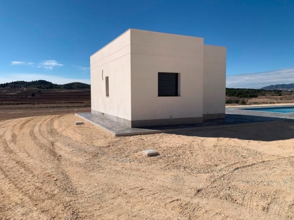VILLA MODERNA DE 2 PLANTAS DE 4 DORMITORIOS DE NUEVA CONSTRUCCIÓN EN PINOSO