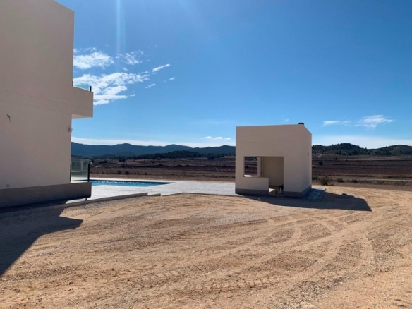 VILLA MODERNA DE 2 PLANTAS DE 4 DORMITORIOS DE NUEVA CONSTRUCCIÓN EN PINOSO