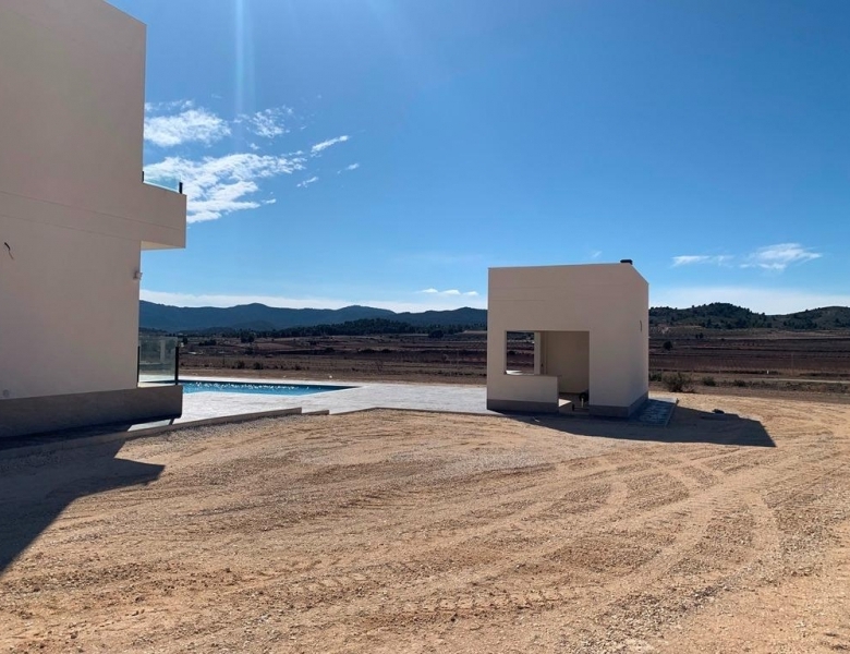 VILLA MODERNA DE 2 PLANTAS DE 4 DORMITORIOS DE NUEVA CONSTRUCCIÓN EN PINOSO