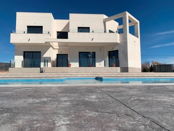 VILLA MODERNA DE 2 PLANTAS DE 4 DORMITORIOS DE NUEVA CONSTRUCCIÓN EN PINOSO