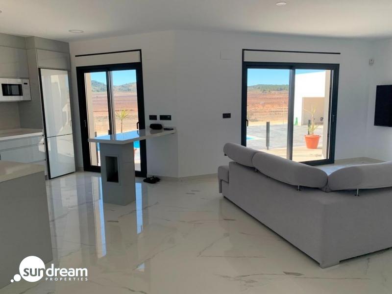 VILLA MODERNA DE 2 PLANTAS DE 4 DORMITORIOS DE NUEVA CONSTRUCCIÓN EN PINOSO