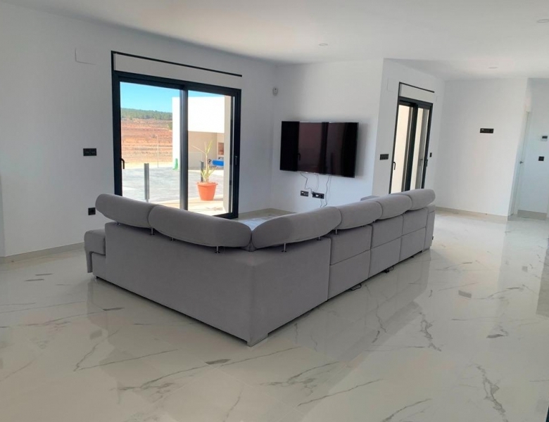 VILLA MODERNA DE 2 PLANTAS DE 4 DORMITORIOS DE NUEVA CONSTRUCCIÓN EN PINOSO