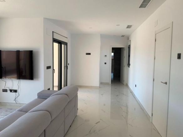 VILLA MODERNA DE 2 PLANTAS DE 4 DORMITORIOS DE NUEVA CONSTRUCCIÓN EN PINOSO
