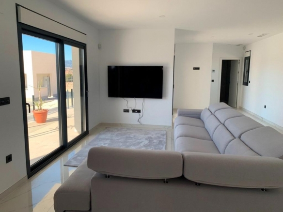 VILLA MODERNA DE 2 PLANTAS DE 4 DORMITORIOS DE NUEVA CONSTRUCCIÓN EN PINOSO