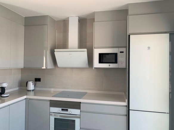 VILLA MODERNA DE 2 PLANTAS DE 4 DORMITORIOS DE NUEVA CONSTRUCCIÓN EN PINOSO