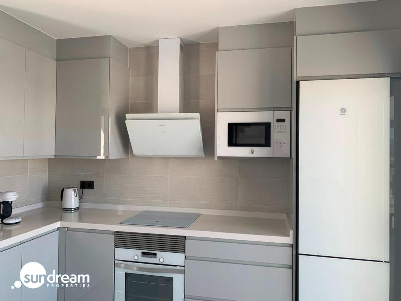 VILLA MODERNA DE 2 PLANTAS DE 4 DORMITORIOS DE NUEVA CONSTRUCCIÓN EN PINOSO