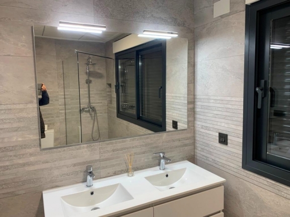 VILLA MODERNA DE 2 PLANTAS DE 4 DORMITORIOS DE NUEVA CONSTRUCCIÓN EN PINOSO
