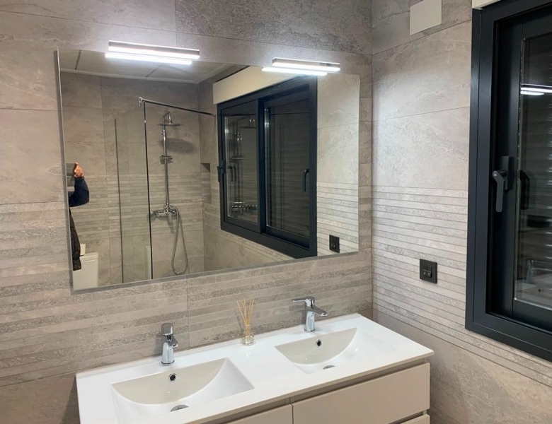 VILLA MODERNA DE 2 PLANTAS DE 4 DORMITORIOS DE NUEVA CONSTRUCCIÓN EN PINOSO