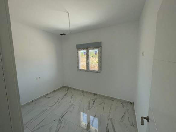 VILLA DE ESTILO TRADICIONAL CON 6 DORMITORIOS DE NUEVA CONSTRUCCIÓN EN PINOSO
