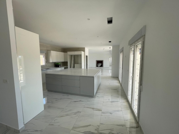 VILLA DE ESTILO TRADICIONAL CON 6 DORMITORIOS DE NUEVA CONSTRUCCIÓN EN PINOSO