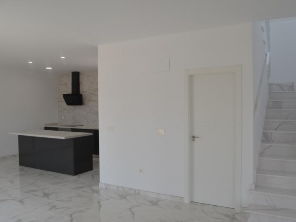 VILLA DE ESTILO TRADICIONAL DE NUEVA CONSTRUCCIÓN DE 4 DORMITORIOS EN PINOSO