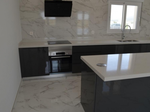 VILLA DE ESTILO TRADICIONAL DE NUEVA CONSTRUCCIÓN DE 4 DORMITORIOS EN PINOSO