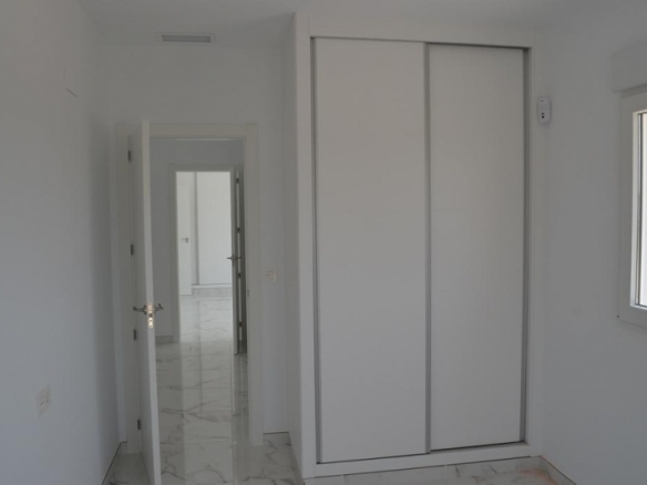 VILLA DE ESTILO TRADICIONAL DE NUEVA CONSTRUCCIÓN DE 4 DORMITORIOS EN PINOSO