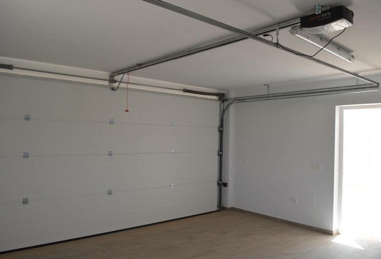 VILLA DE ESTILO TRADICIONAL DE NUEVA CONSTRUCCIÓN DE 4 DORMITORIOS EN PINOSO