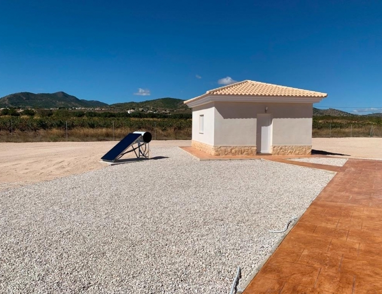 VILLA DE ESTILO TRADICIONAL DE NUEVA CONSTRUCCIÓN DE 4 DORMITORIOS EN PINOSO