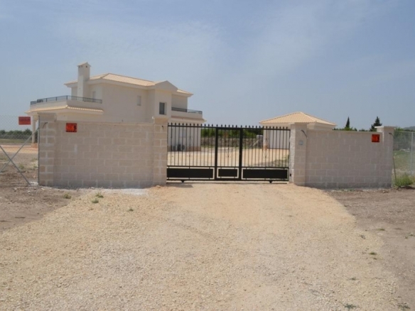 VILLA DE ESTILO TRADICIONAL DE NUEVA CONSTRUCCIÓN DE 4 DORMITORIOS EN PINOSO